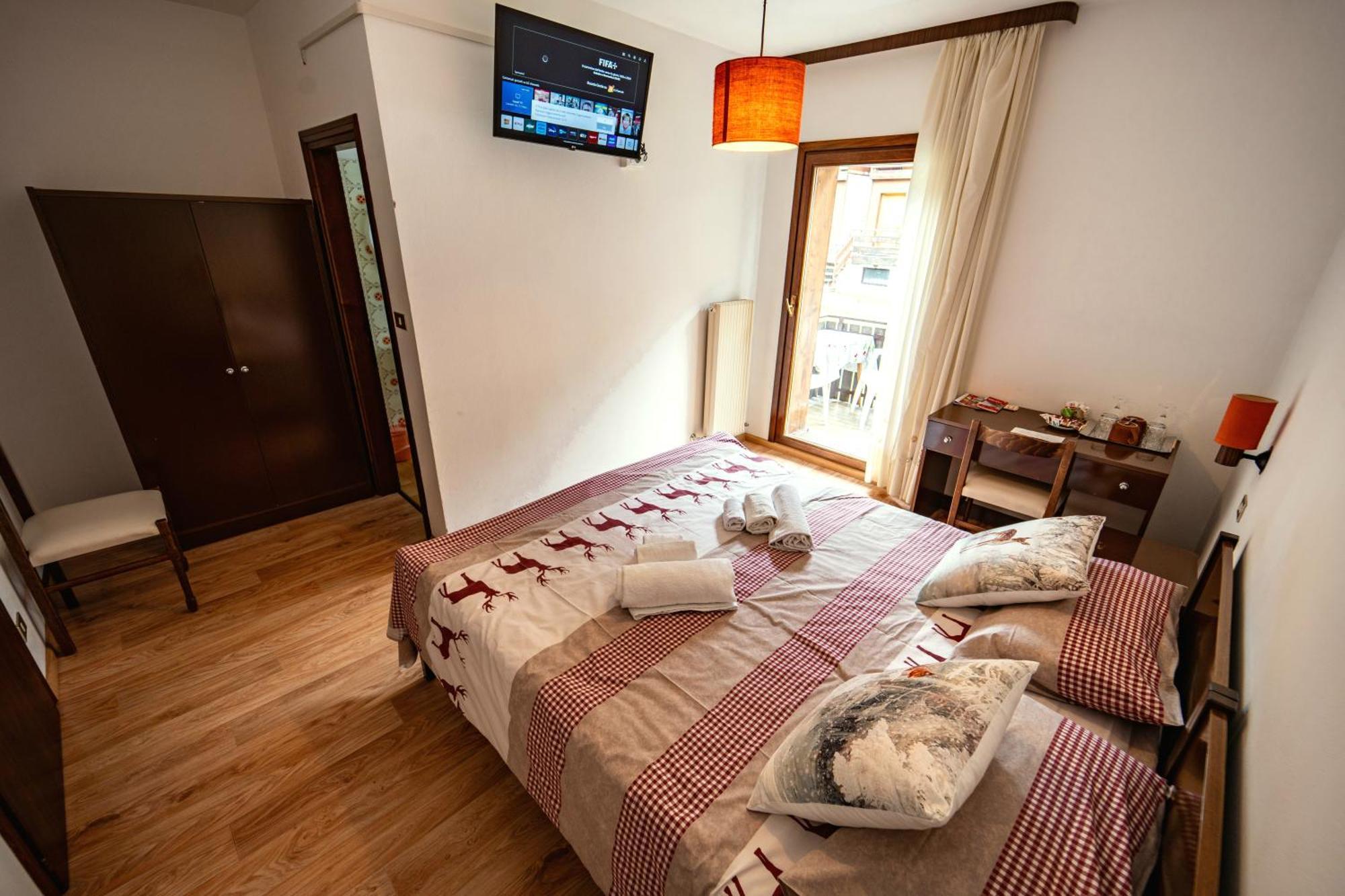 Cesa Cherpei - Dog Friendly Campitello di Fassa Luaran gambar